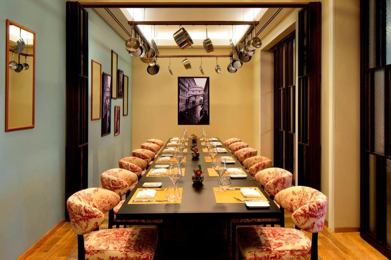 Vogo Abu Dhabi Golf Resort & Spa Formerly The Westin Abu Dhabi Golf Resort & Spa Exteriér fotografie The private dining room at the restaurant